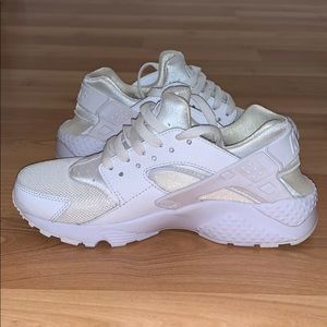 White Nike Huaraches